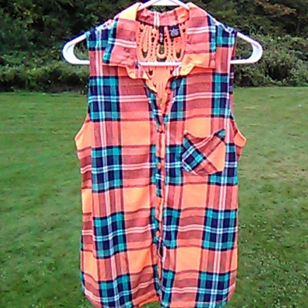 Ultra Flirt Sleeveless plaid top with lace detail